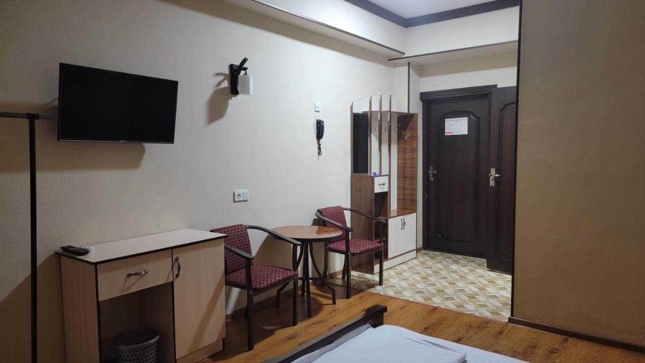 Hotel Mufarshox Bukhara Esterno foto